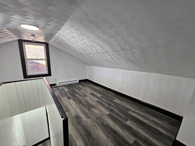 Building Photo - Fully Updated 3 bedroom 1 bath house for rent in the South Side Flats