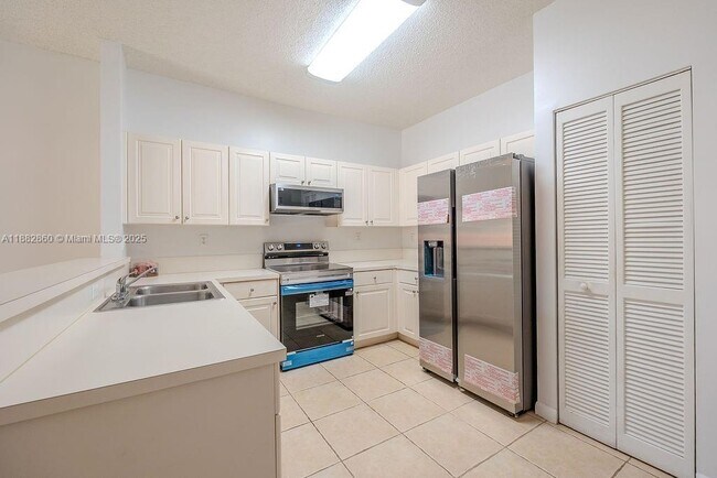 Building Photo - 8117 NW 199th Terrace