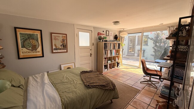 Building Photo - 4122 Edenhurst Ave