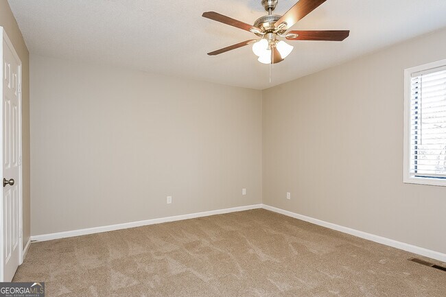 Building Photo - 3992 Fairington Dr