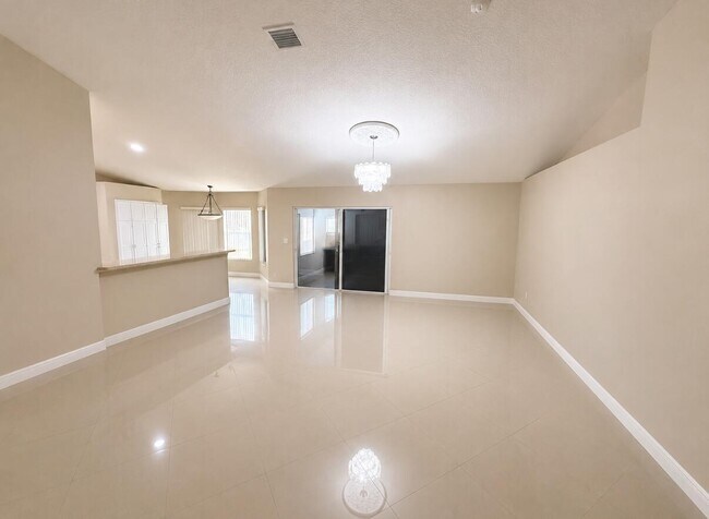 Building Photo - 1481 SW Jacksonville Ave
