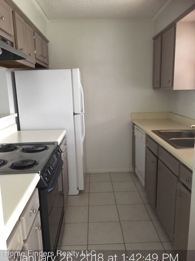 Building Photo - 2 br, 2.5 bath House - 4448 Stumberg Lane