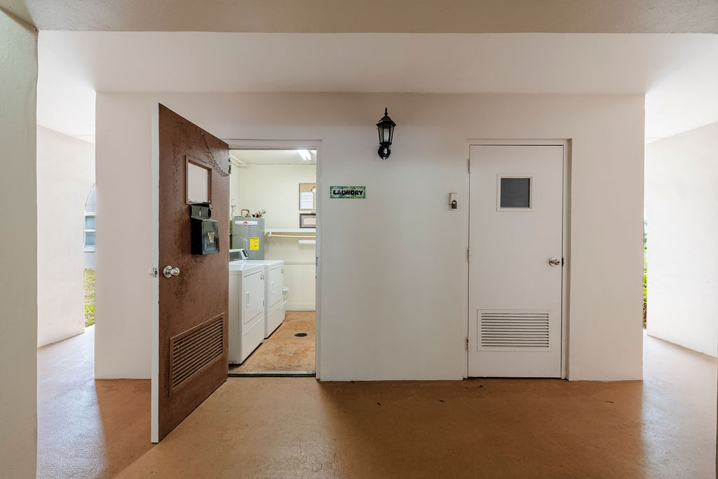 Building Photo - 715 20th St