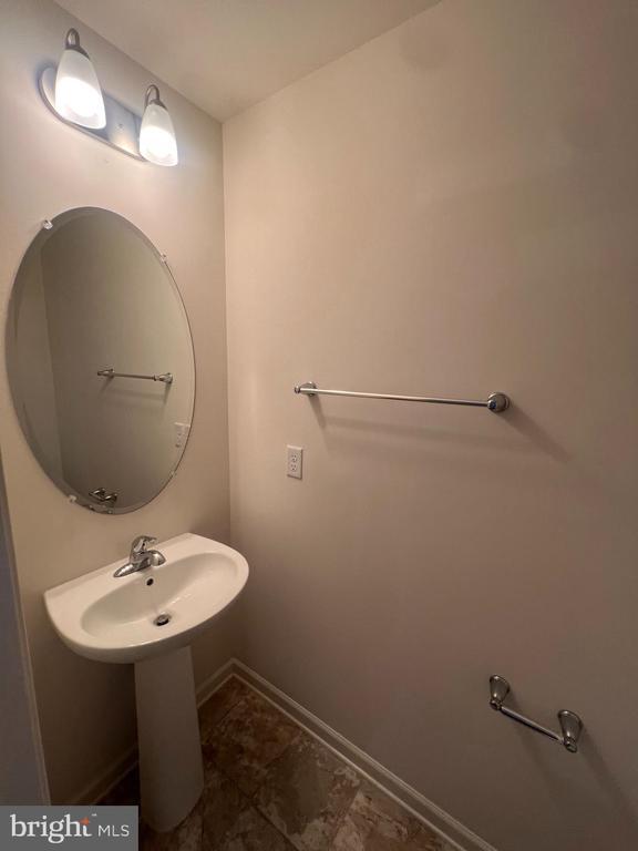 Building Photo - 51 Cecily Way