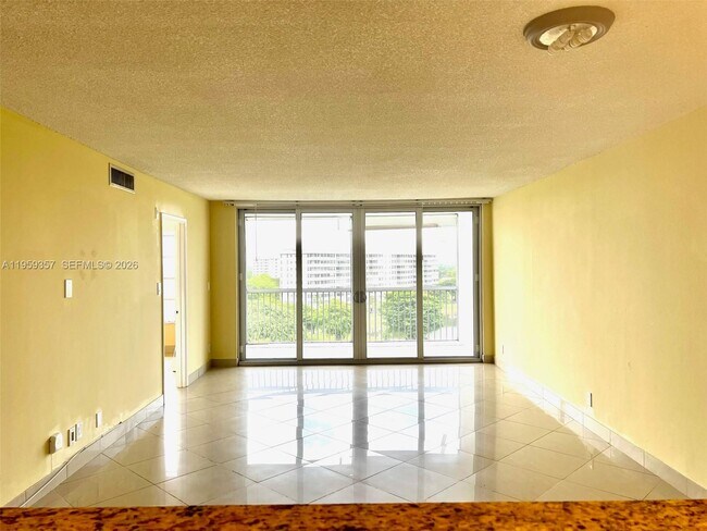 Building Photo - 2940 N Course Dr