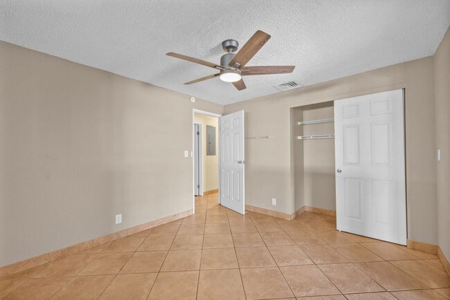 Building Photo - 305 Uala Pl