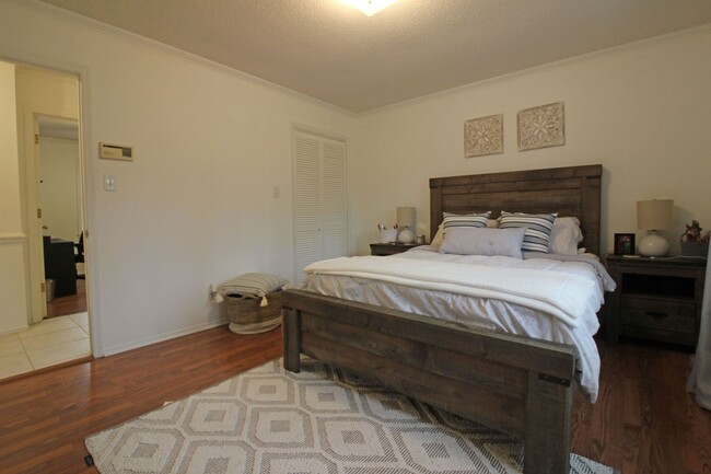 Building Photo - 303 Dobbs Dr SE