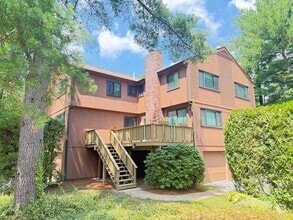 Building Photo - 50 Treetop Park