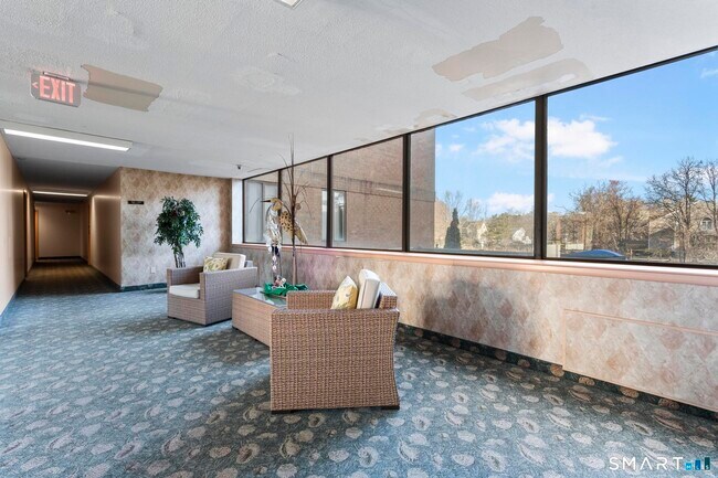 Building Photo - 1460 Elm St