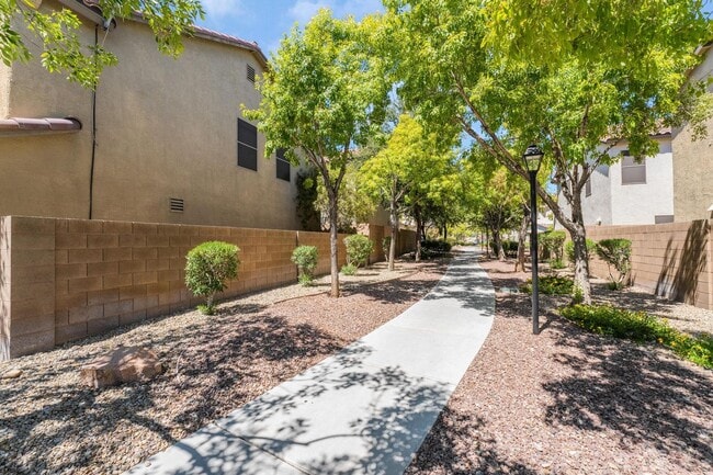 Building Photo - Cute Two-Story Home