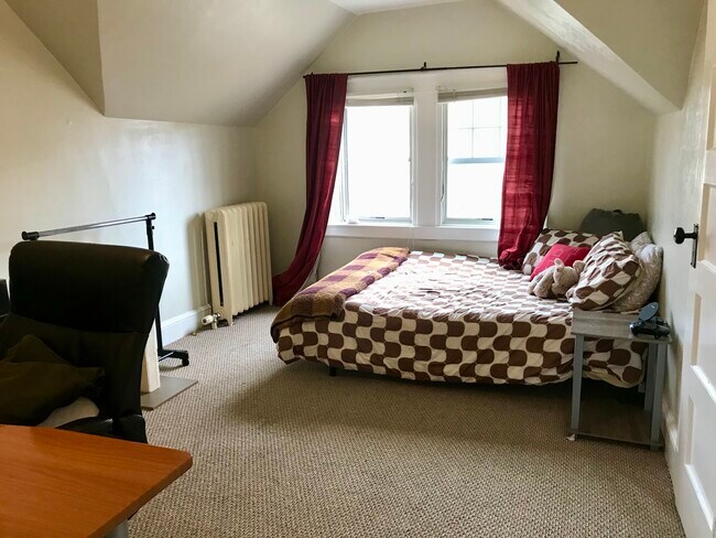 Building Photo - 81 Fern St