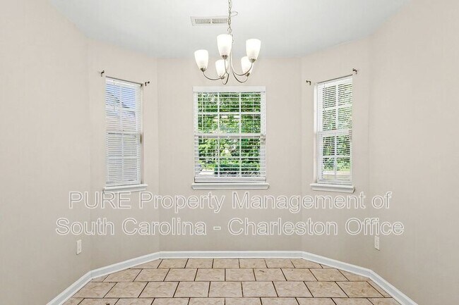 Building Photo - 3372 Wayland Dr