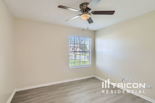 Building Photo - 1049 Providence Ln