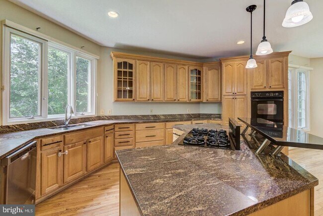 Building Photo - 18 Nantucket Ct