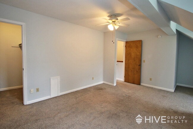 Building Photo - 3-Bedroom, 2.5-Bath Townhouse with Finishe...