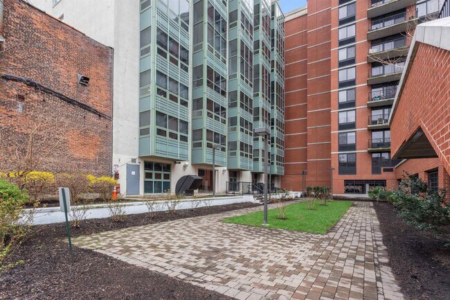 Building Photo - 689 Marin Blvd