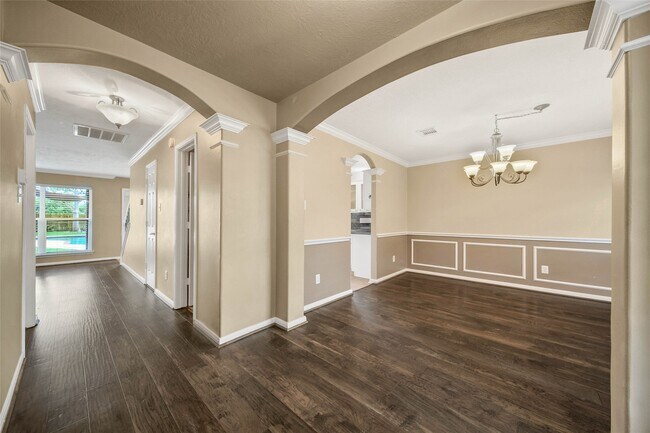 Building Photo - 16731 Creek Trail