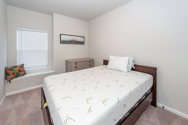 Building Photo - 4 Bedroom, 3.5 Bathroom Townhome in The Marshes at Cooper River - Charleston