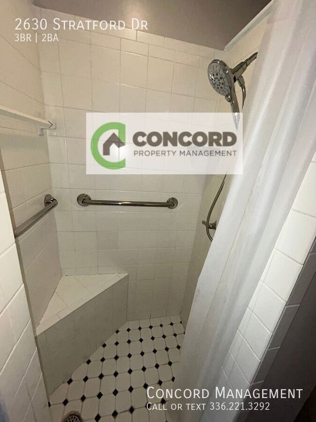 Building Photo - 2630 Stratford Dr