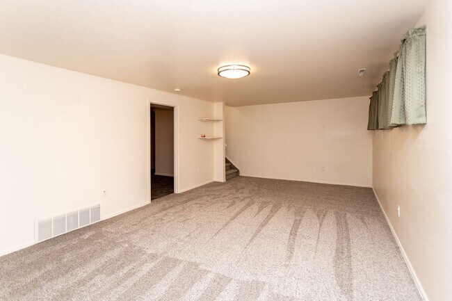 Building Photo - Stunning Ranch Style Home in East Colorado Springs!