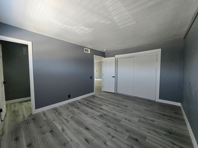 Building Photo - Upstairs Apartment