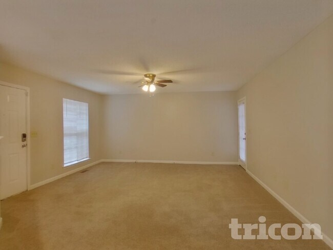 Building Photo - 120 Stockland Rd