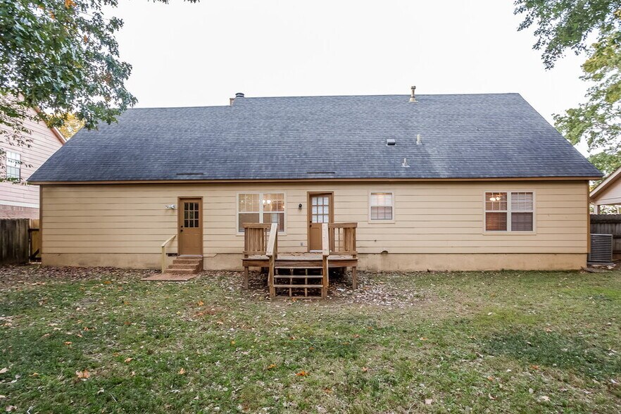 Building Photo - 7165 Chevy Chase Dr