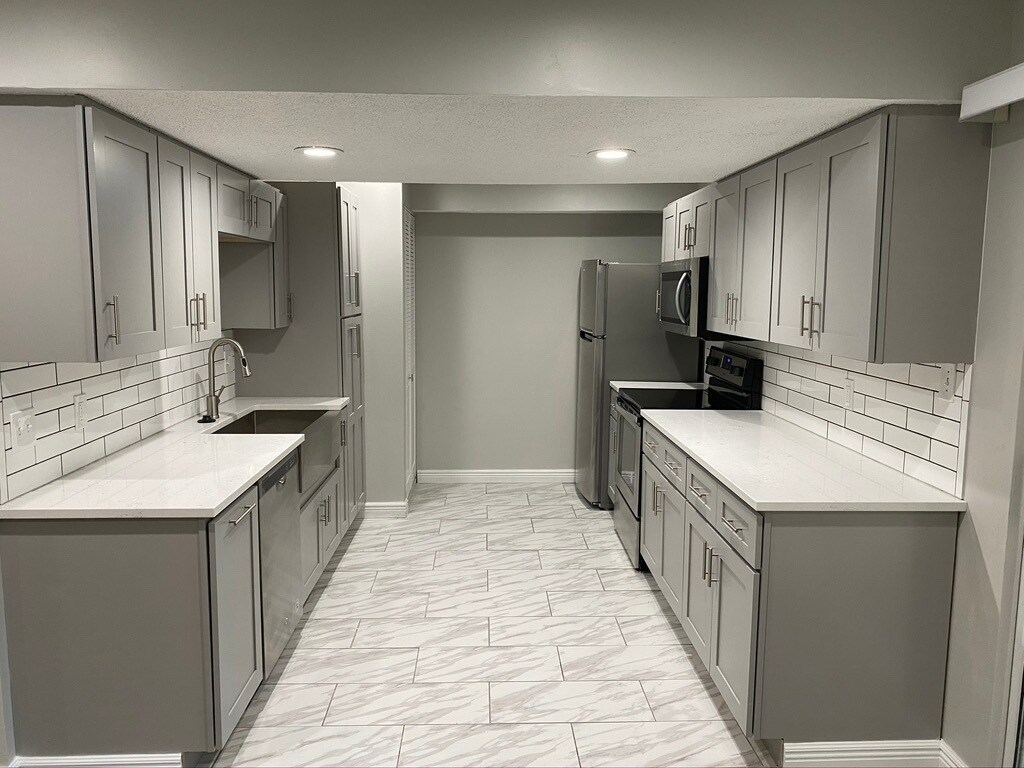 Building Photo - 9057 W Swan Cir