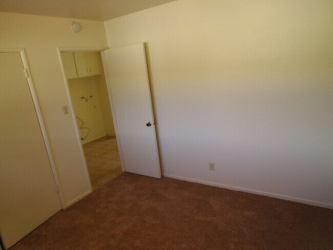 Building Photo - 119-119 W Locust Ave