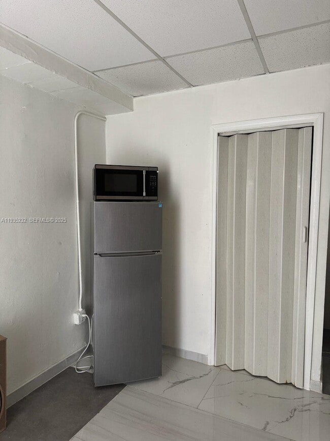 Building Photo - 861 W 32nd St