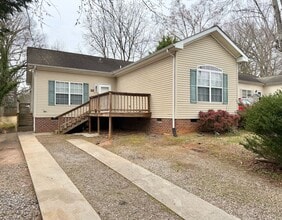 Building Photo - Statesville Downtown - 3BR/2BA