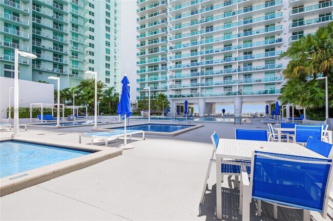 Building Photo - 1800 N Bayshore Dr