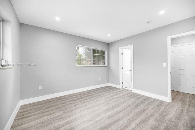 Building Photo - 645 NE 149th St