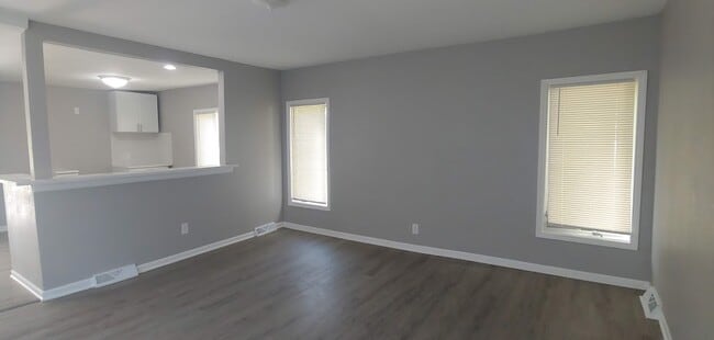 Building Photo - 611 E Sumner St