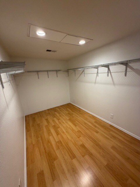 Building Photo - 176 Bethune Way