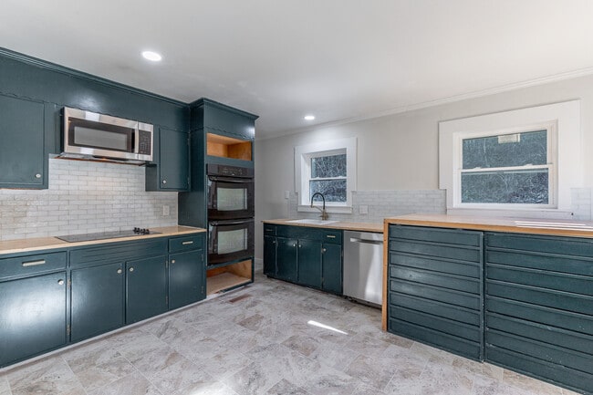 Building Photo - 516 Moonhollow Ln