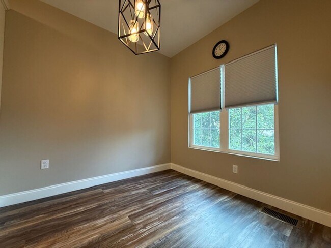 Building Photo - Effortless Comfort with a Touch of Luxury
