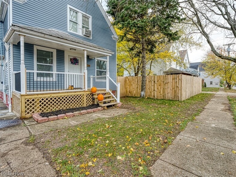 Building Photo - 3116 Searsdale Ave