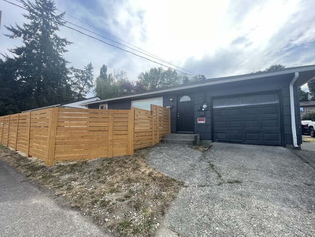 Primary Photo - 3544 Portland Ave E