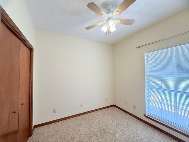 Building Photo - Custom Home On 1.78 Acre Lot