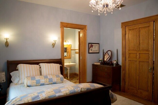 Building Photo - 820 1st St N