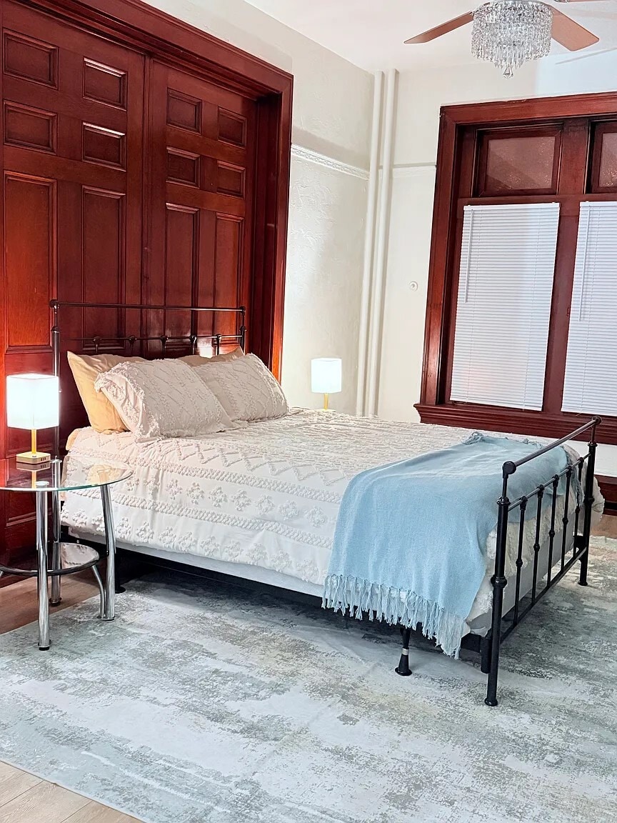 Building Photo - 2512 Sarah St