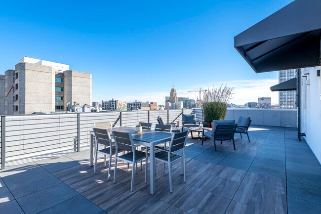 Building Photo - 719 Larkin St