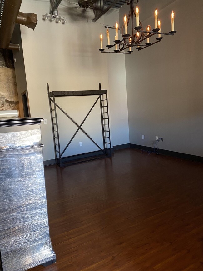 Building Photo - 403 S Gay St