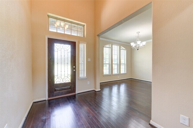 Building Photo - 15727 Whisper Woods Dr