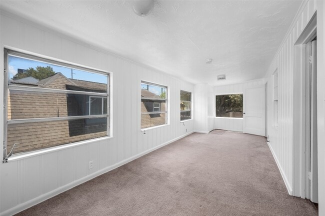 Building Photo - 1955 Lexington St