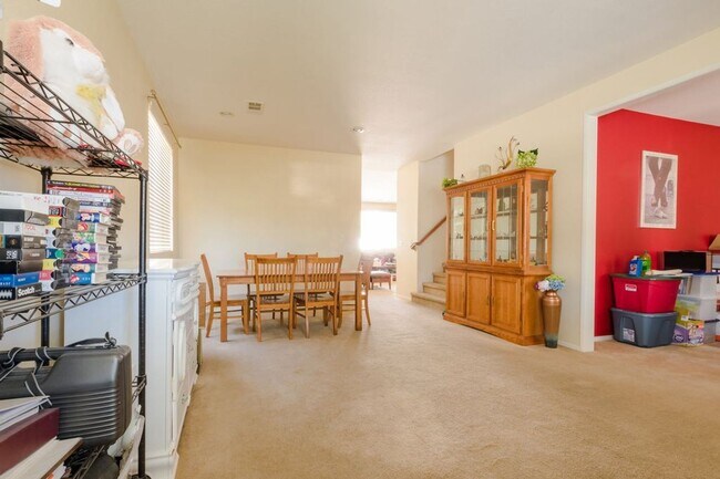 Building Photo - 4 Bed Home for Rent Palmdale CA 93551
