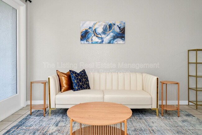 Building Photo - 2954 Sadina St