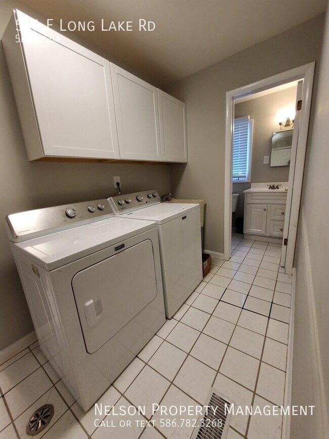 Building Photo - 591 E Long Lake Rd