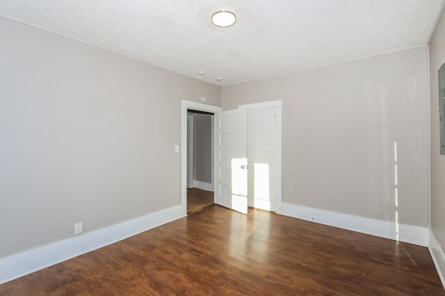 Building Photo - 130 Pelzer St